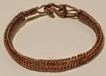 Ręcznie wykonana bransoletka z drutu miedzianego o długość17cm , średnica 6
