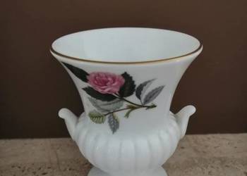 Wedgwood piękny wazonik amfora z różyczką