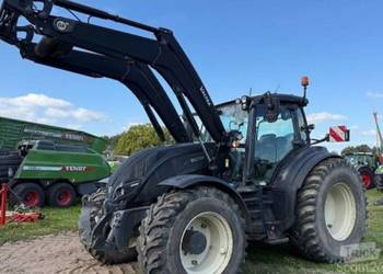Valtra T254 z turem 2020 r od Polskiego Dilera
