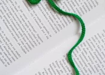 Koniczynka wykonana na szydełku, zakładka do książki