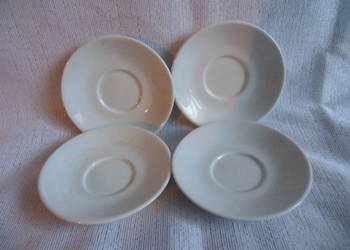 Spodki pod filiżanki białr 4 szt Spodki pod filiżanki białr 4 szt