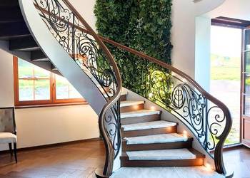 schody giete krecone balustrady kute szklane drewniane debowe