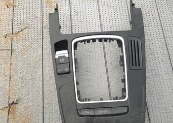 Panel Audi A4 B8. Przycisk ręcznego