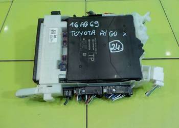 TOYOTA AYGO X 1.0 VVT-I AUT 22r 5D skrzynka bezpiecznikow 89221-0H050