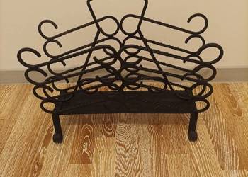 Gazetownik metalowy kuty.