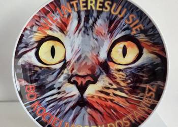 Talerz z kotem na stojaku zabawny prezent