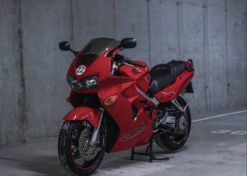 Honda VFR 800 FI Interceptor wystrojona na Power Commander