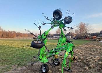 Przetrząsarka.  Przetrząsacz. Rozbijak. Przewracarka.