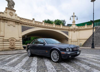 Jaguar XJR X350 z 2005 r W doskonałym stanie z małym przebiegiem