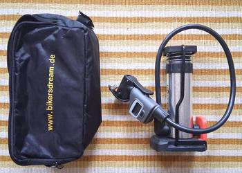 Pompka motocyklowa z manometrem cyfrowym