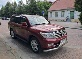 Toyota Land Cruiser j200 v8