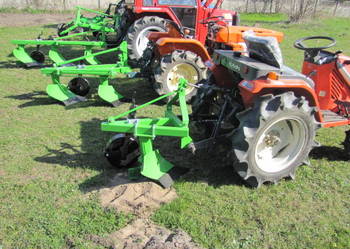 Pług jednoskibowy, dwuskibowy traktor, Kubota Yanmar