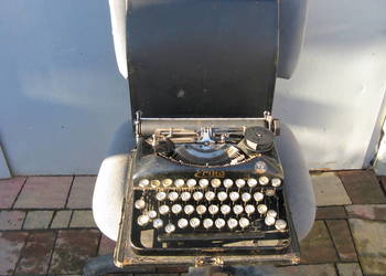 zabytkowa maszyna do pisania ERICA trzcionka polska.