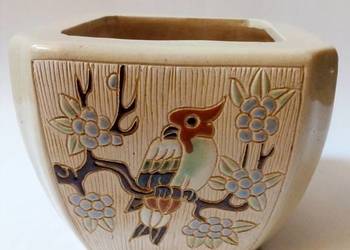 kwadratowa doniczka ceramiczna z ptakami papugsmi vintage