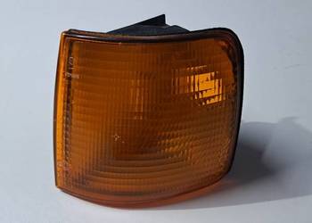 Oryginalny kierunkowskaz lewy przód VW Passat B3 Hella 357953049