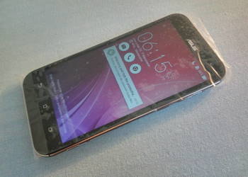 Telefon ASUS z 4GB RAM, dobry aparat z zoomem, Android, 64GB