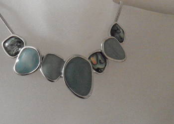 Naszyjnik wykonany z żywicy Naszyjnik wykonany z żywicy