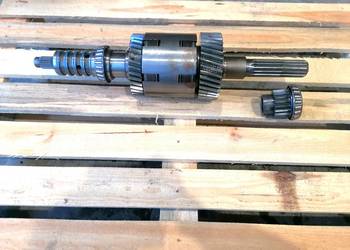 Wałek skrzyni Case 7110, 7120, 7130, 7140, 7150, 7210, 7220, 7230, 7240, 72