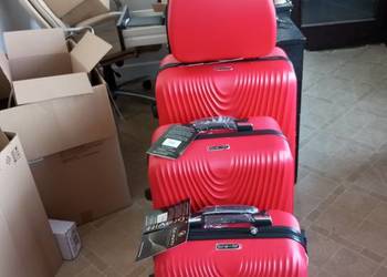 Komplet walizek z kuferkiem na 4 kołach z abs