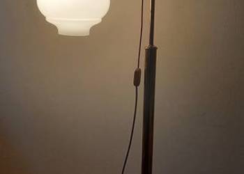 Mosiężna lampa podłogowa z kloszem - ruchome ramię