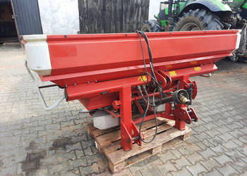 Rozsiewacz nawozów mineralnych LELY CENTERLINER SX 2000 L