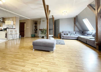 Duże mieszkanie w Kamienicy z loggią