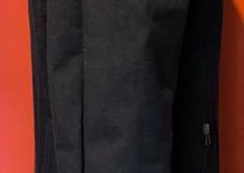 Fajny płaszcz na wiosnę z kieszonkami