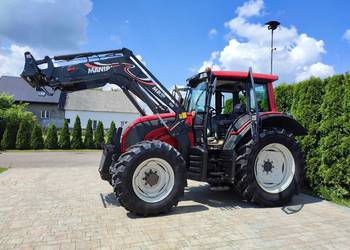 Valtra N101 z tuzem i ladowaczem