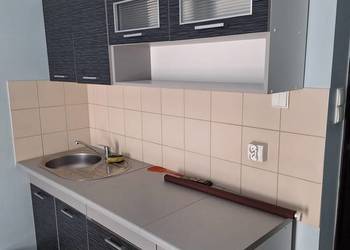 Syndyk sprzeda meble do aneksu kuchennego