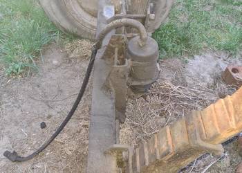 oś przyczepy z resorami