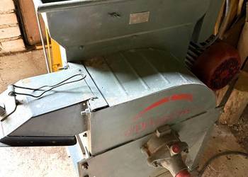 Śrutownik do zboża na kamienie młynek kamienny silnik elektryczny