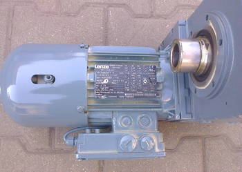 Motoreduktor 0,55 / 23 obr