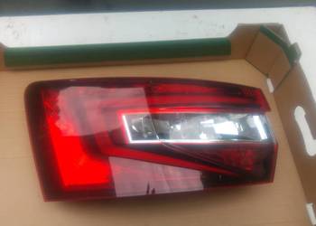 3V9945207 Lampa tył lewa kombi SUPERB III