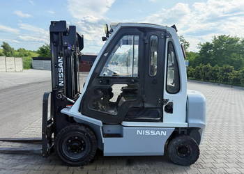 wózek widłowy diesel NISSAN FD25 2500kg 3.30m przesuw kabina 9000mtg