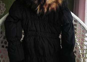 Czarna kurtka pikowana,zimowa z futerkiem.Rozmiar M/L.