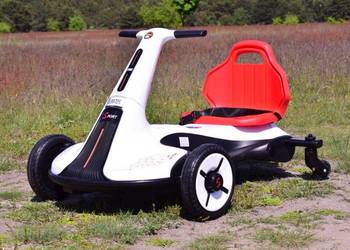 SZYBKI DRIFTUJĄCY GOKART, BLUETOOTH, ŚWIATŁA NOWOŚĆ/BDQ8108b