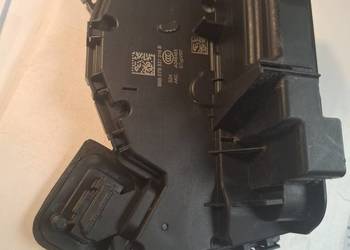 Zamek drzwi prawy przód  audi q3 z 2024r B6B-5TB 387 016 B