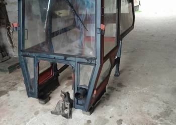 Kabina do Ciągnika c360 I c330M Gruby Materiał Mocowana na Poduszkach.