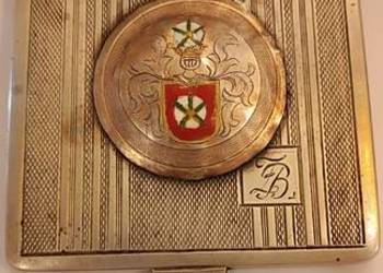 Srebrna pudernica rodowa z herbem Poraj