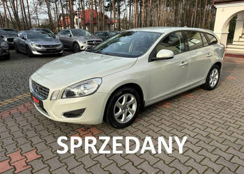 Volvo V60 T4 180 KM Podgrzewane fotele Hak odpinany I (2010-2018)