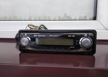 Radio samochodowe Pioneer DEH-P3600MPB ramka kostka ISO
