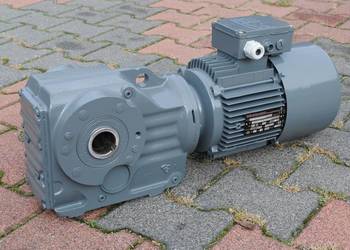 Motoreduktor kątowy 1.5kw. 52obr./min. z hamulcem. SEW