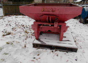 Rozsiewacz zawieszany do nawozu 600 l JAR-MET .