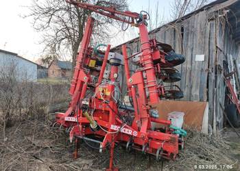 Siewnik do kukurydzy 12 rzędowy Becker