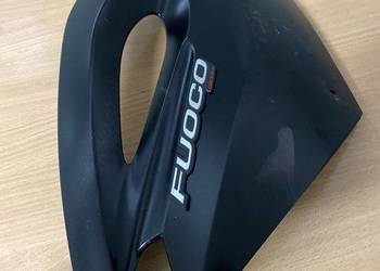 Piaggio Gilera Fuoco 500 Czacha Owiewka Bok Lewy emblemat
