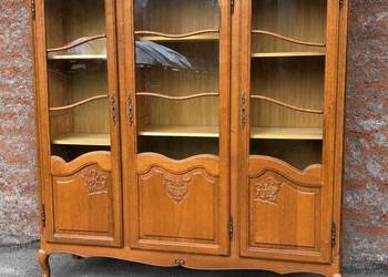 Biblioteczka w stylu ludwikowskim