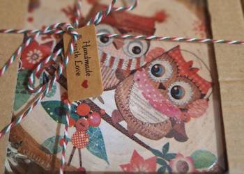 Upominek mikołajkowo-świąteczny sówki w świątecznych szatach