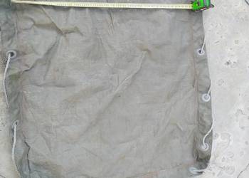 plandekę na przyczepkę o wymiarach 123 × 102 cm