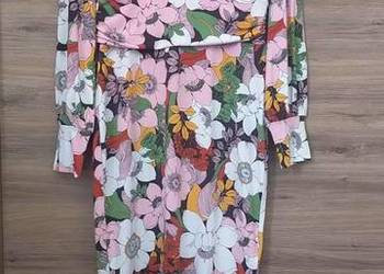 Sukienka w kwiaty