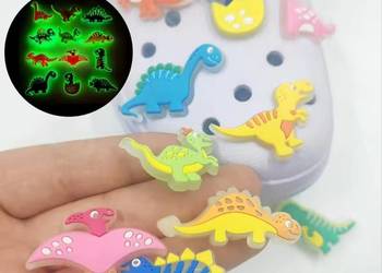 Przypinki do butów typu crocs charms piny świecące Dinozaury 12 szt